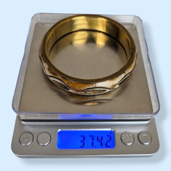 (2/$20) Vintage Resin & Brass Bangle - Picture 4 of 4